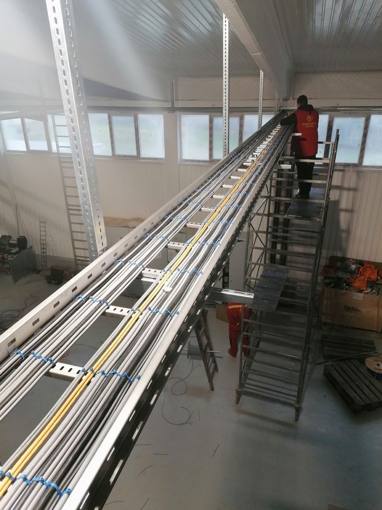 Kablovske trase u industrijskom objektu